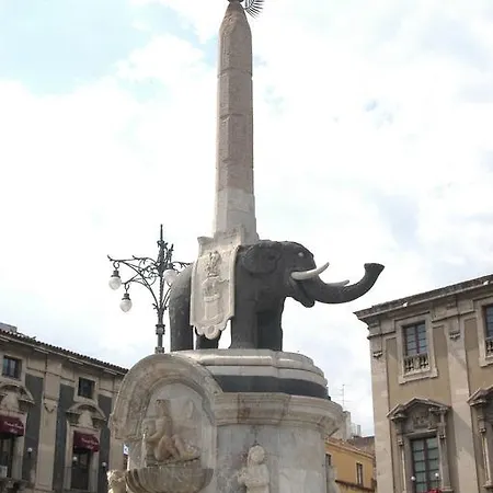 La Discesa Di San Camillo * Catánia